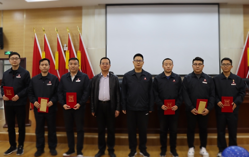 配图7-结业为优异学员颁奖.jpg